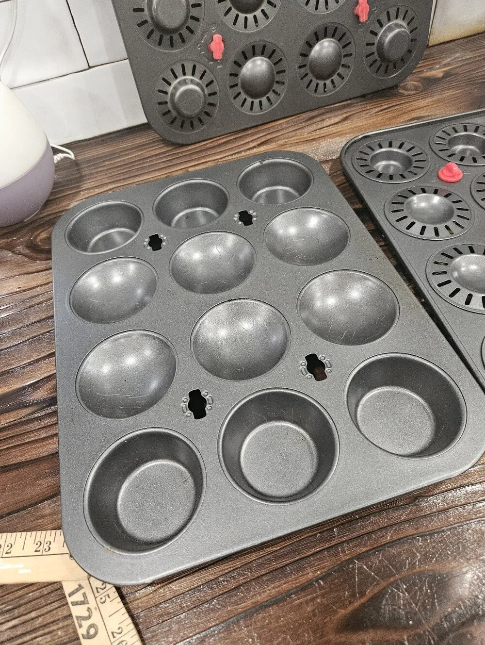 Mrs. Fields Bake N Stuff Cupcake Pan Bakes Hollow Cupcakes